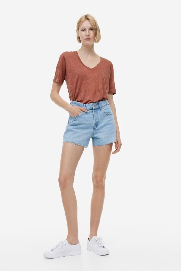 ⁦V-neck linen T-shirt⁩ - الصورة ⁦2⁩